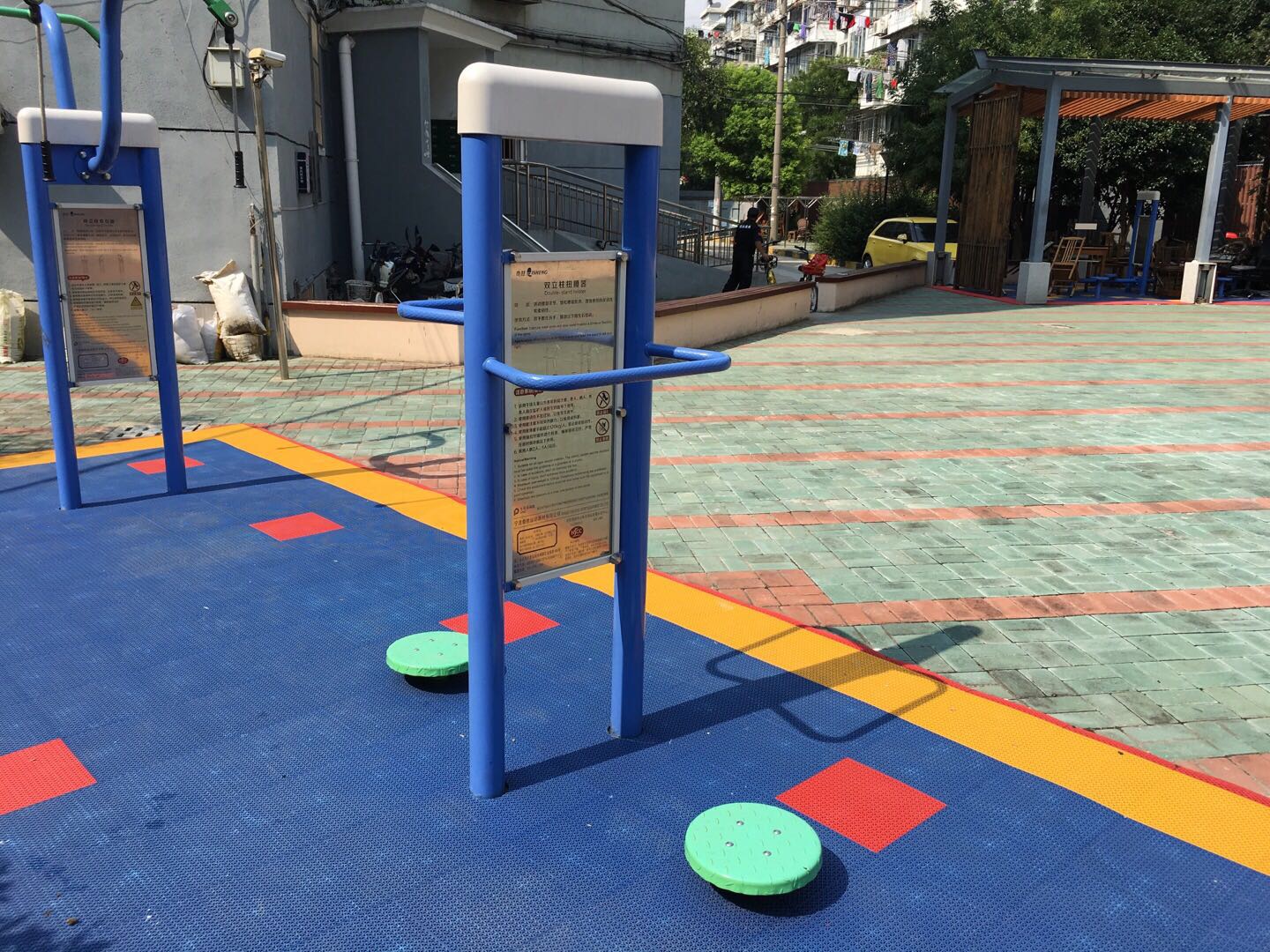 雙立柱扭腰器 雙立柱扭腰器