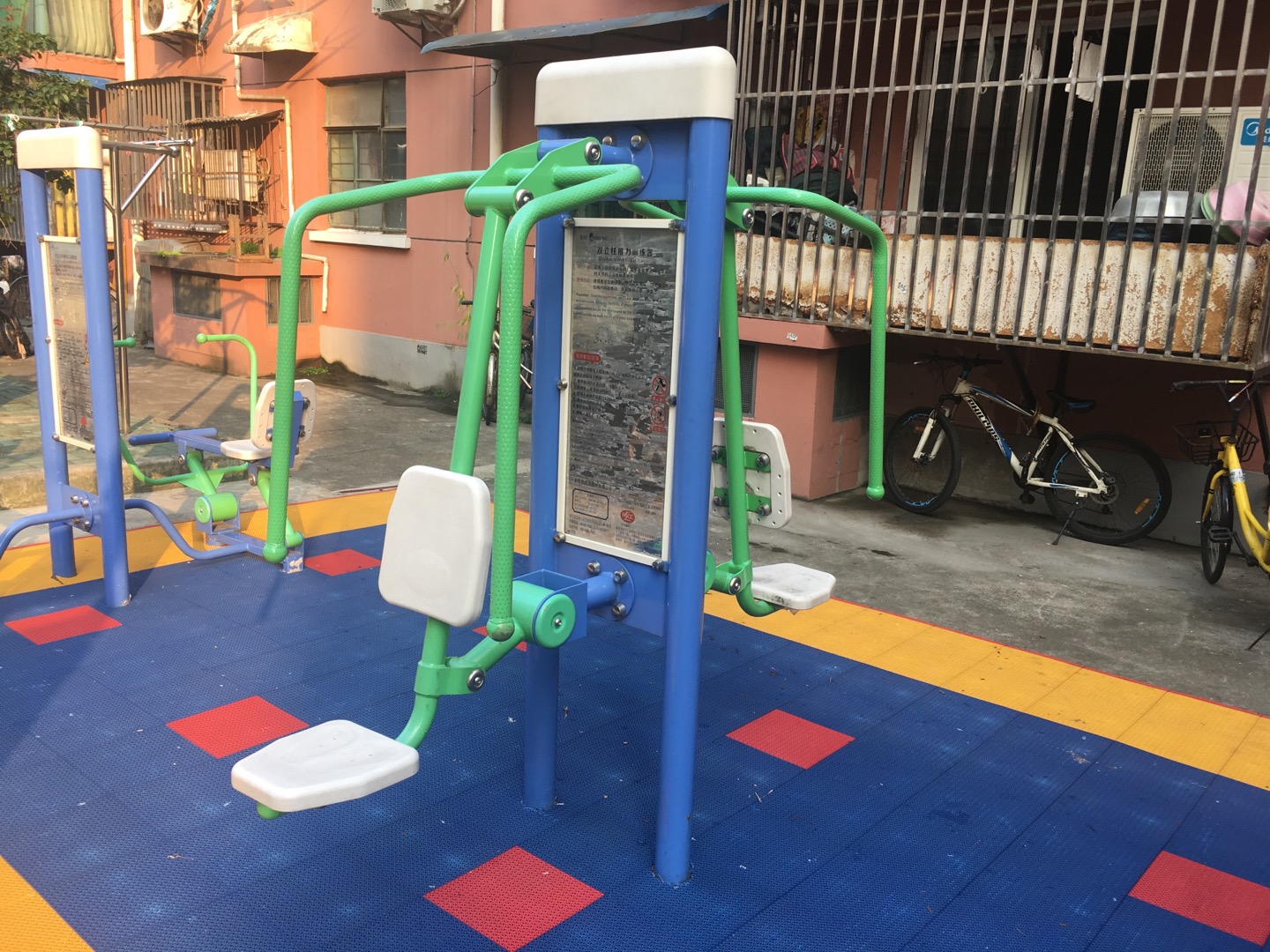 雙立柱前推訓(xùn)練器 雙立柱前推訓(xùn)練器