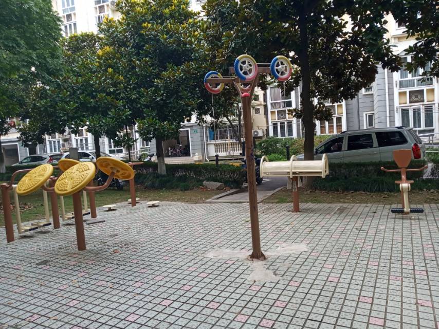 平南三居委健身點(diǎn)