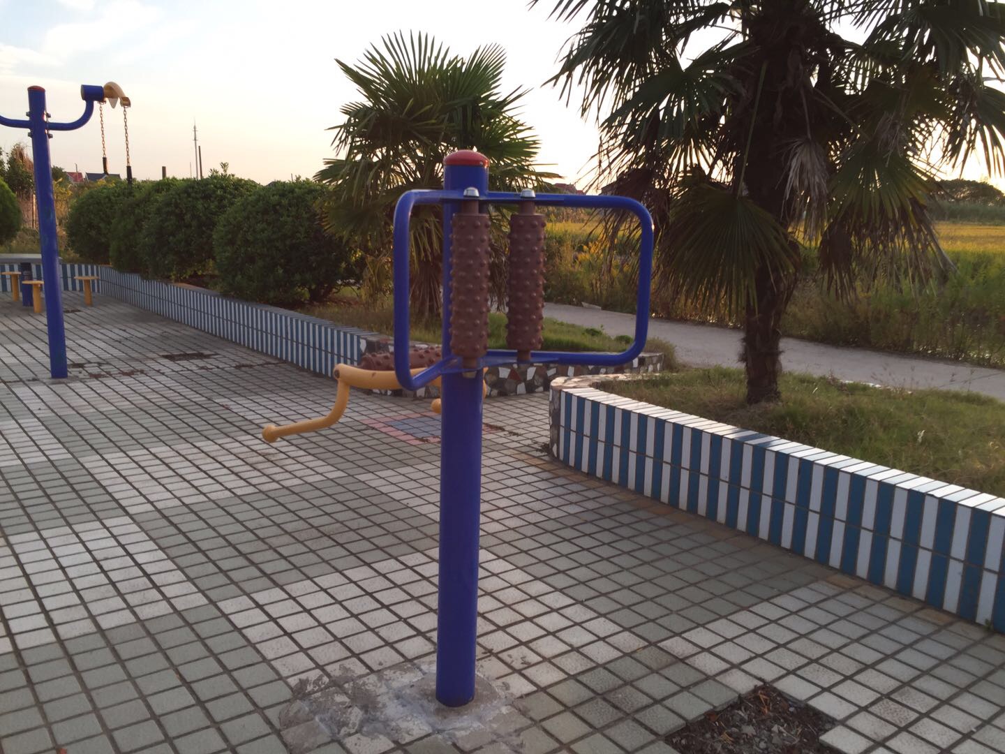 腰背按摩器 腰背按摩器