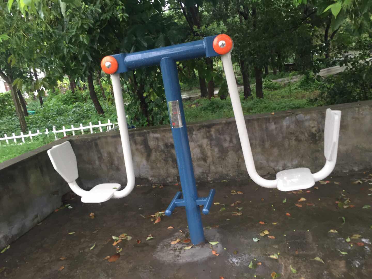 雙位坐蹬器 雙位坐蹬器