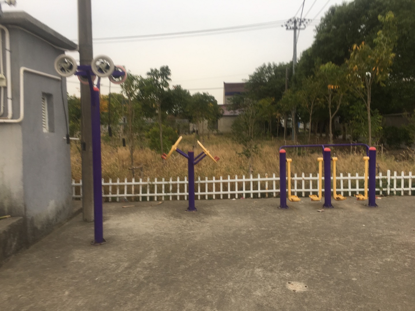 老港鎮(zhèn)欣河村民委員會鐵橋6組健身苑點