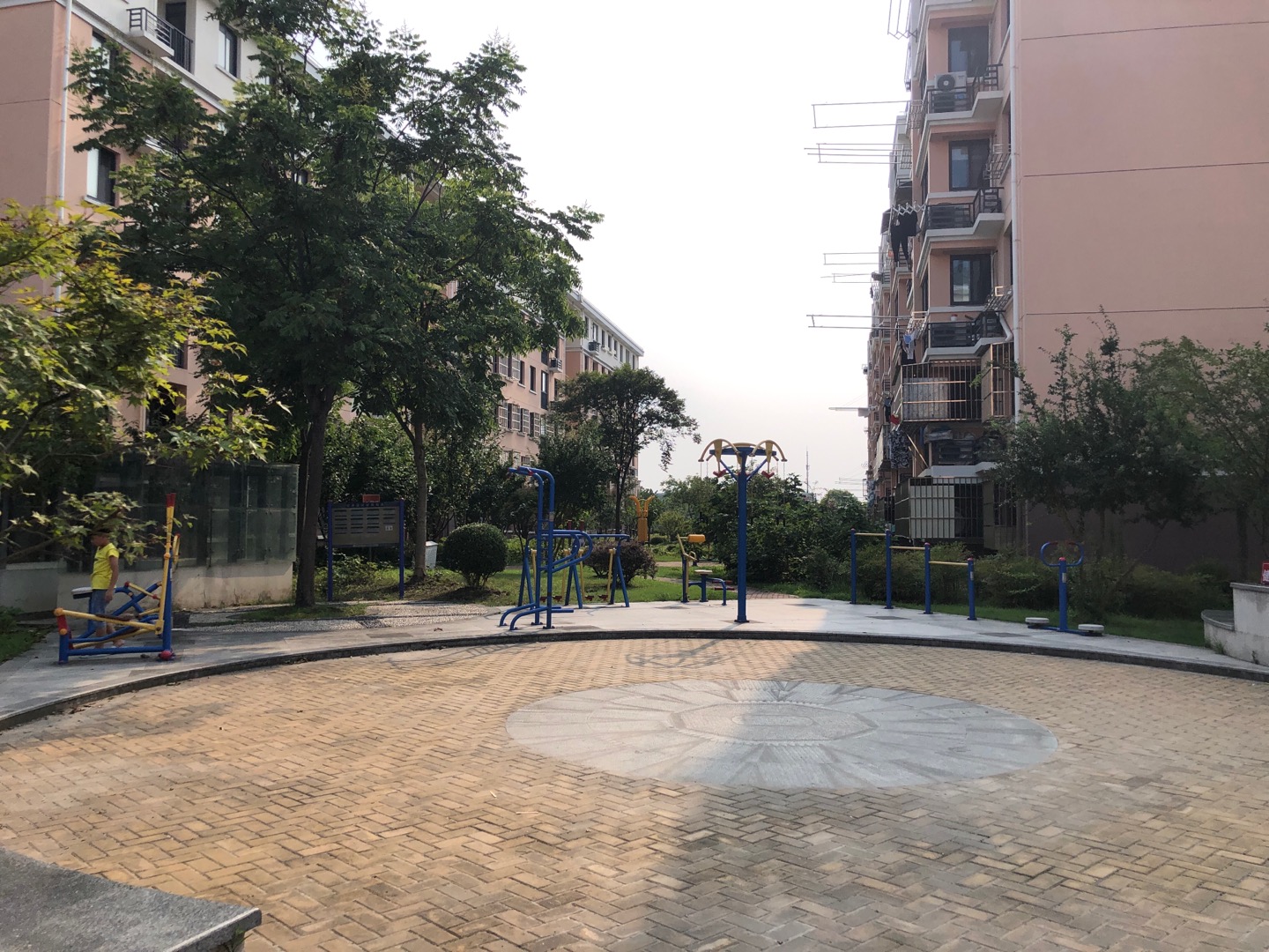 敬南居委C健身苑點