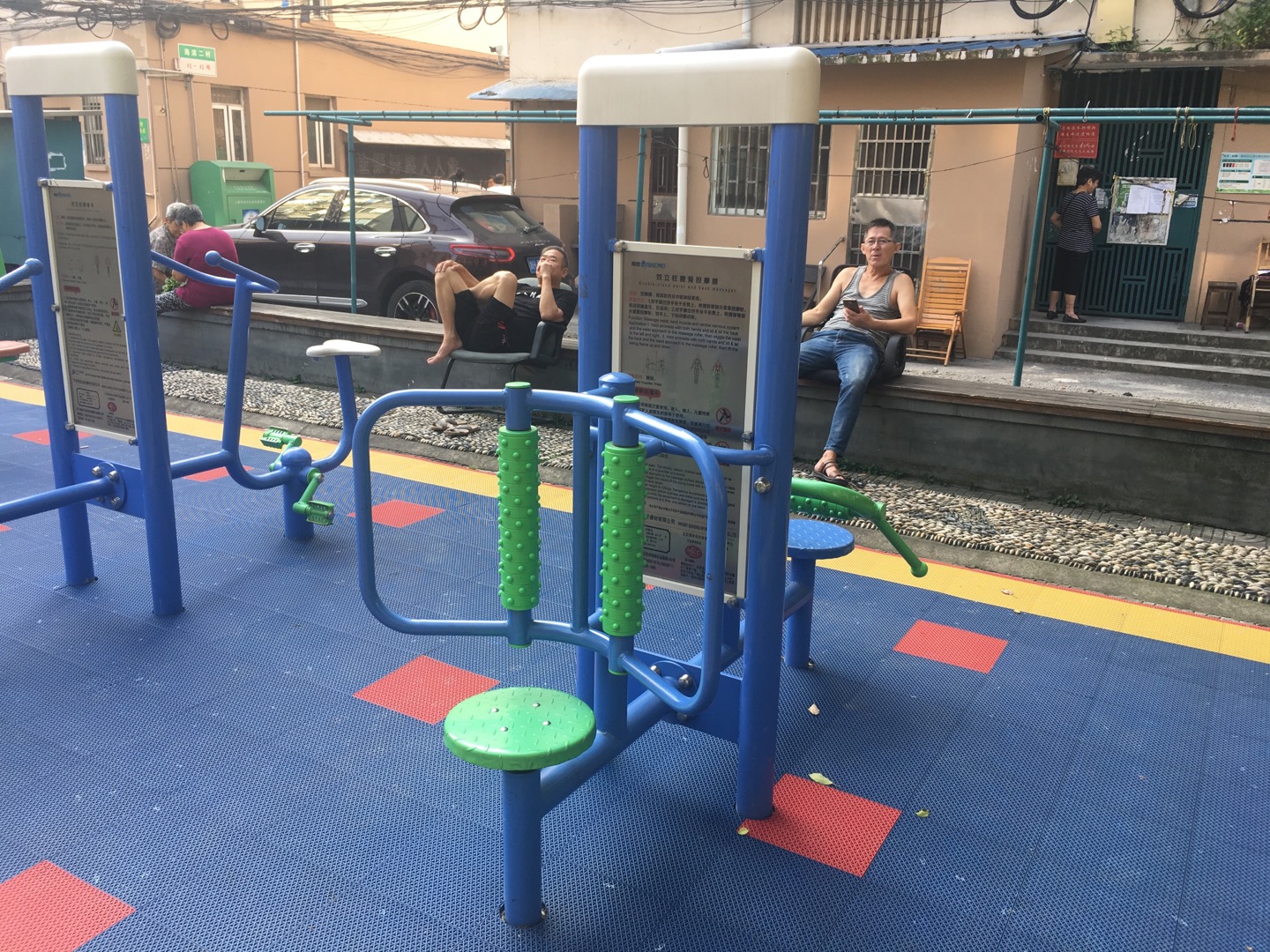 雙立柱腰背按摩器 雙立柱腰背按摩器