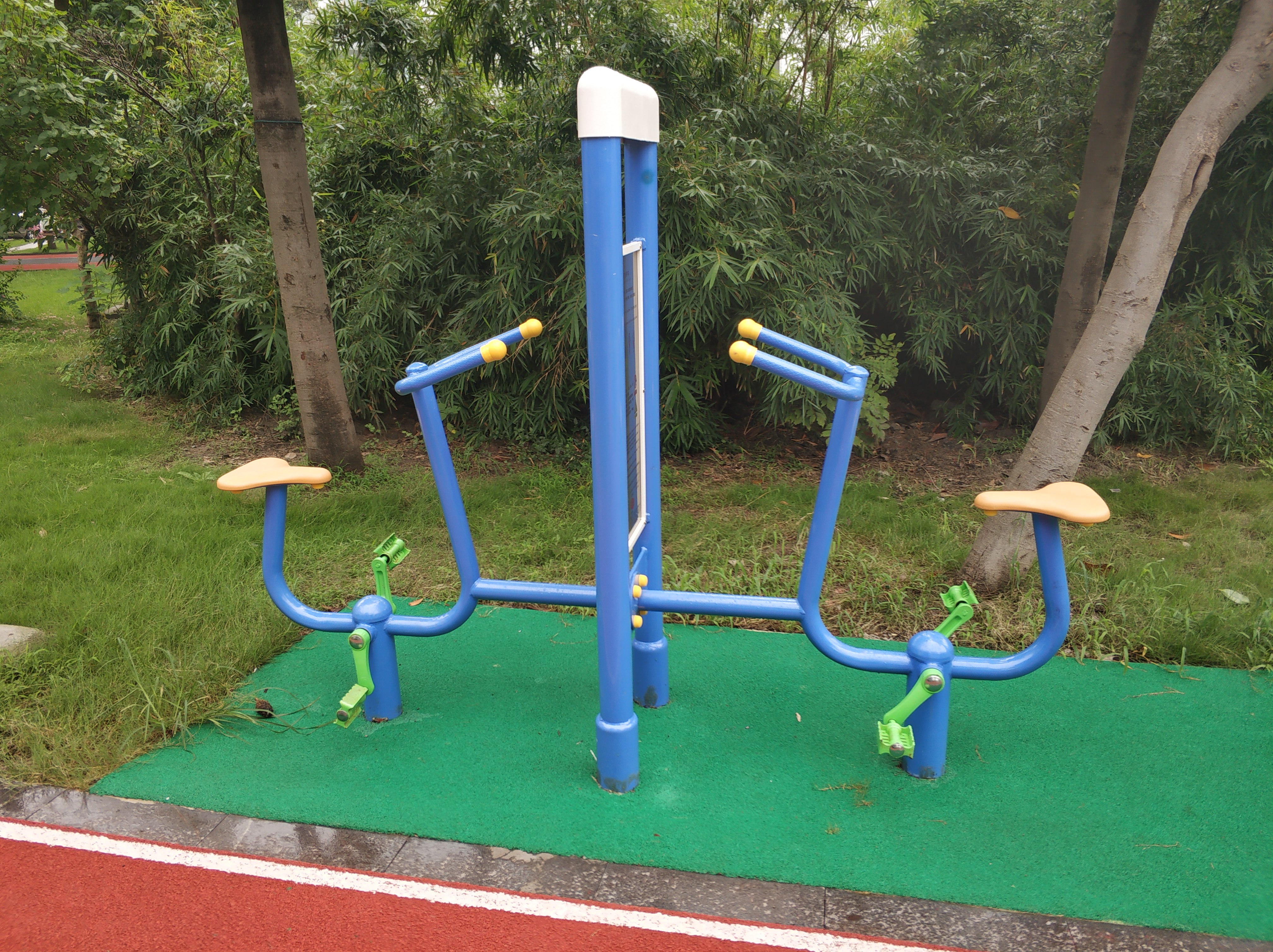 雙立柱健身車 雙立柱健身車