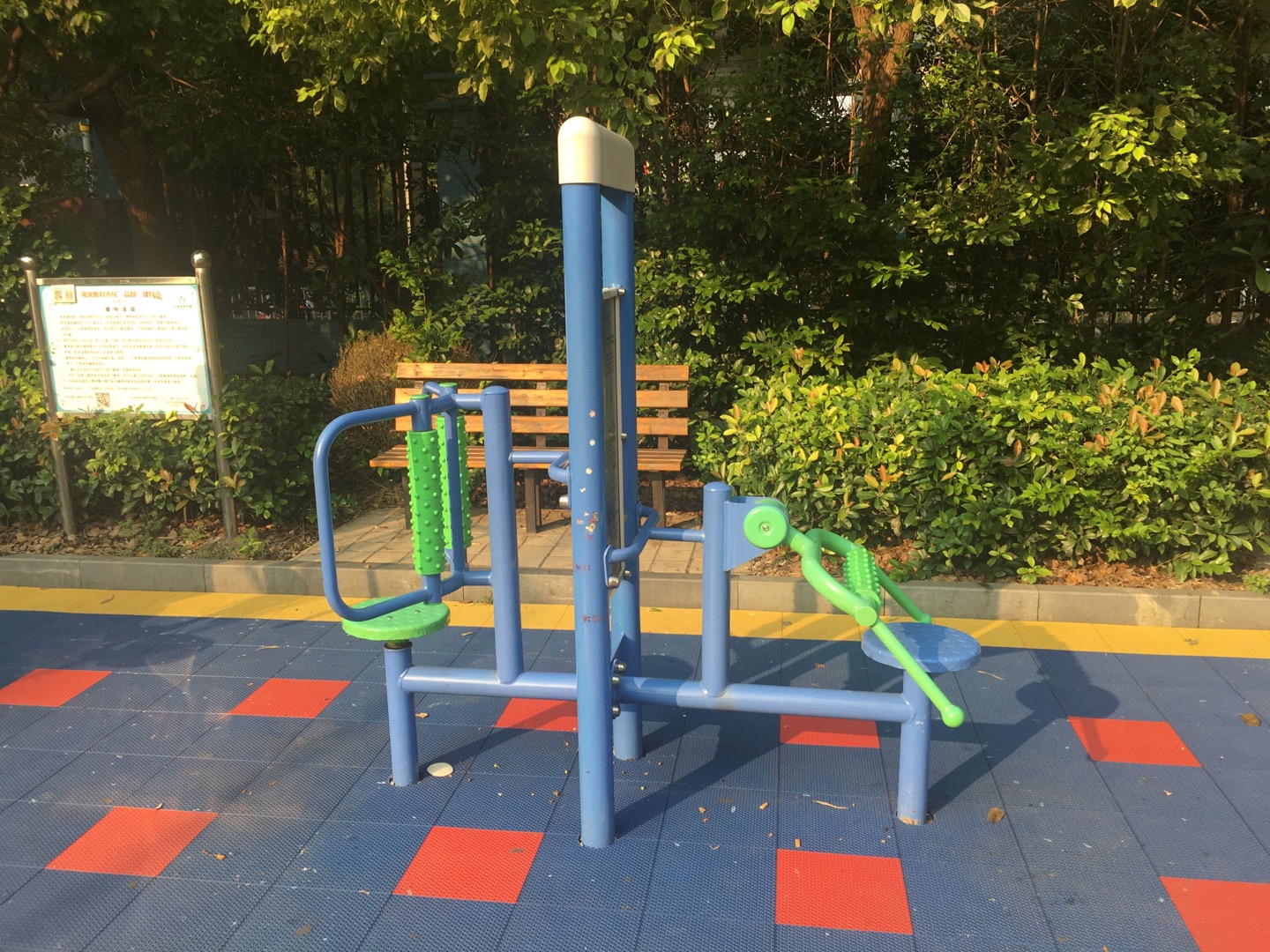 雙立柱腰背按摩器 雙立柱腰背按摩器