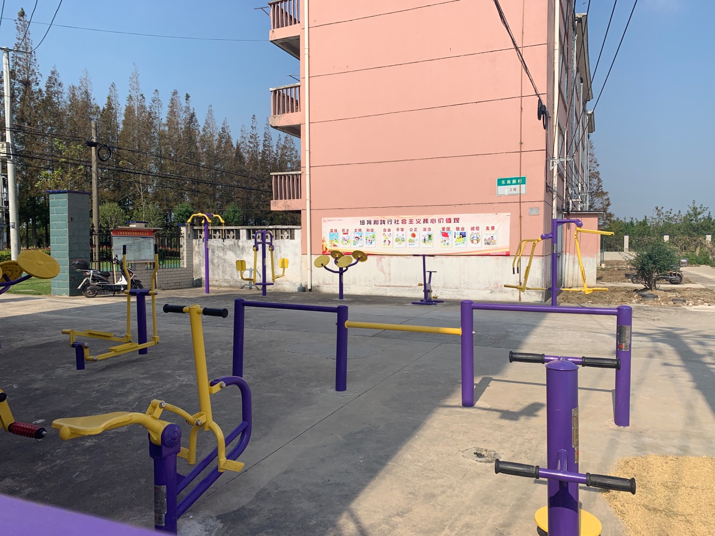 新海鎮(zhèn)紅星東南新村健身點(diǎn)