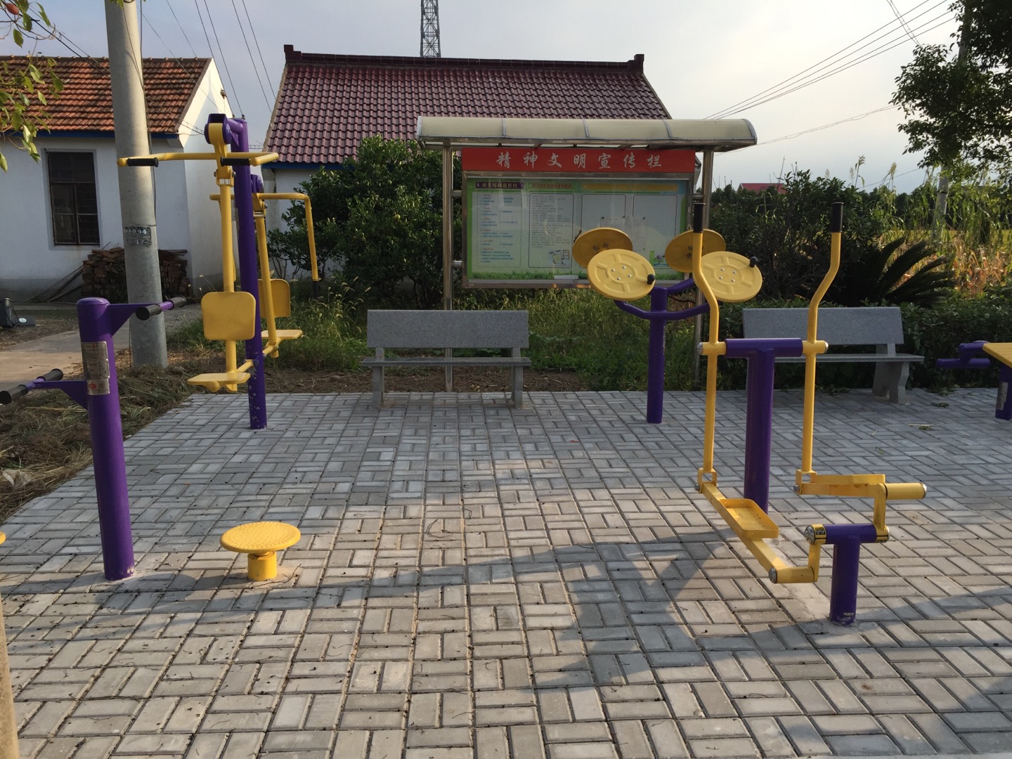 民生村七組健身點