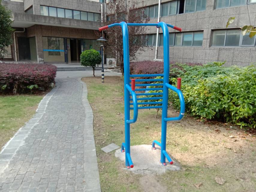 多功能訓練器 多功能訓練器