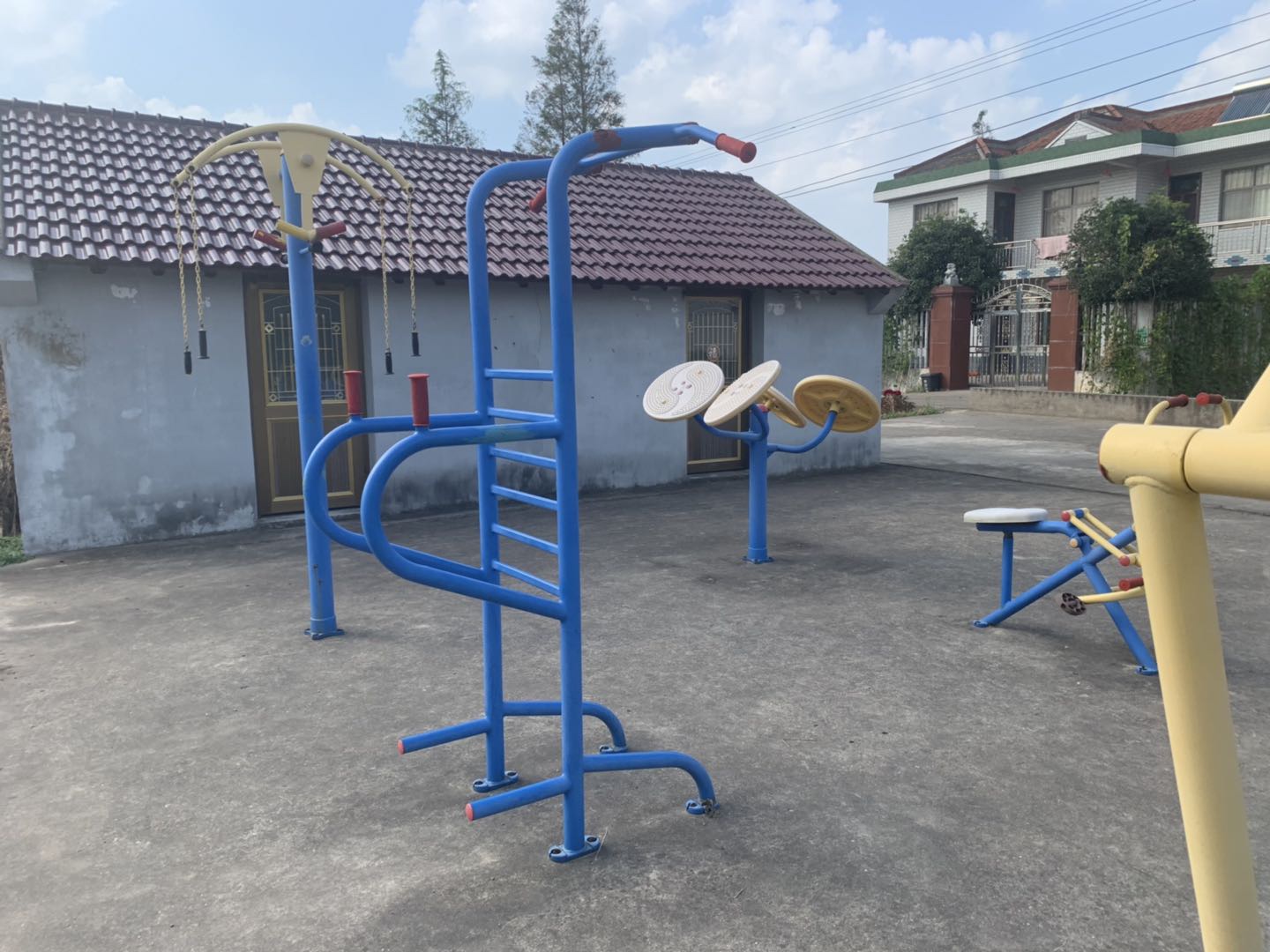 多功能訓練器 多功能訓練器