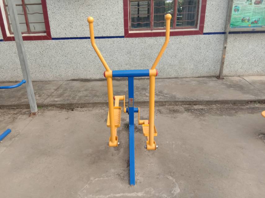 室外橢圓機(jī) 室外橢圓機(jī)