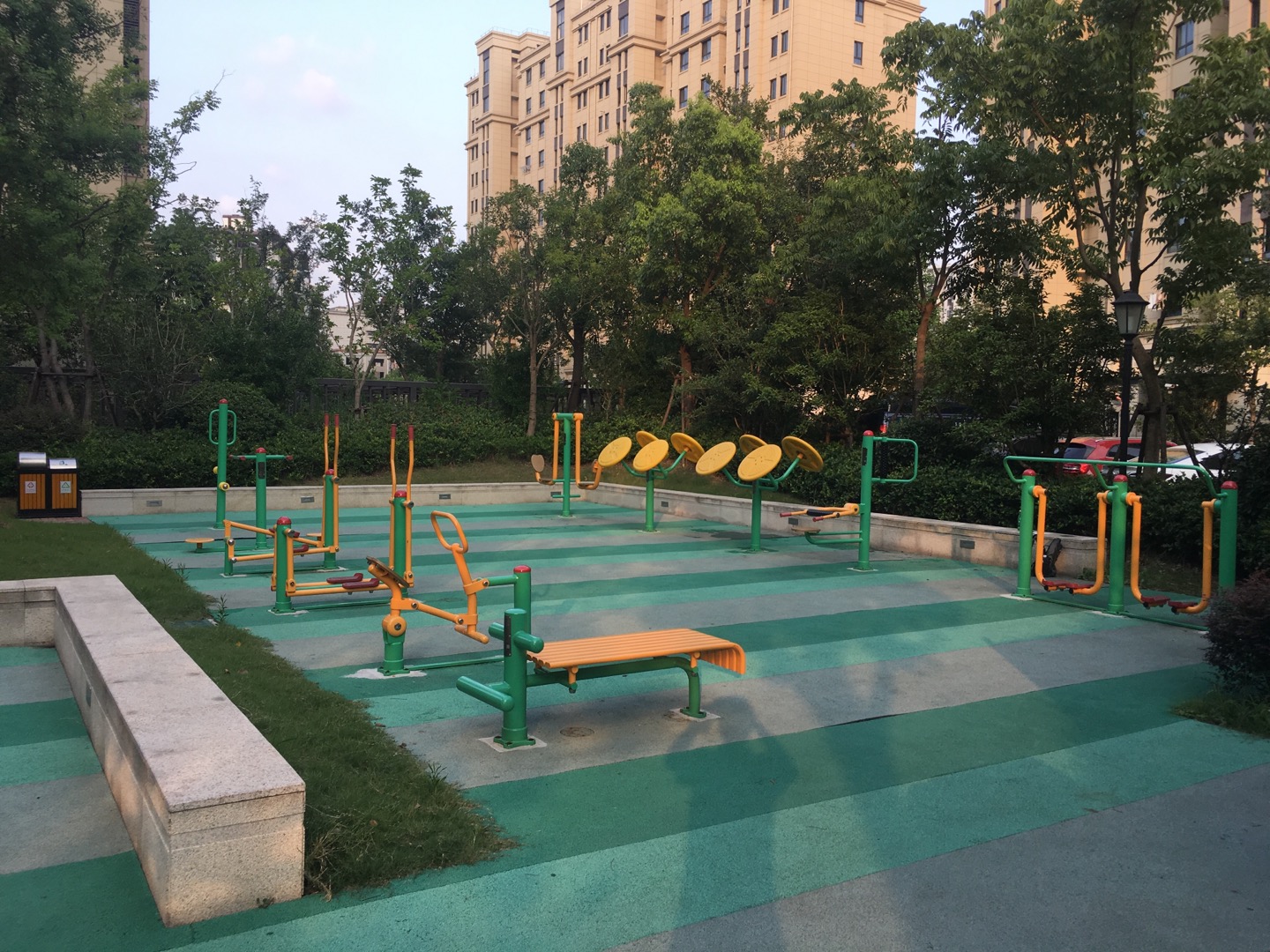 虹華苑金鷹華庭健身苑點