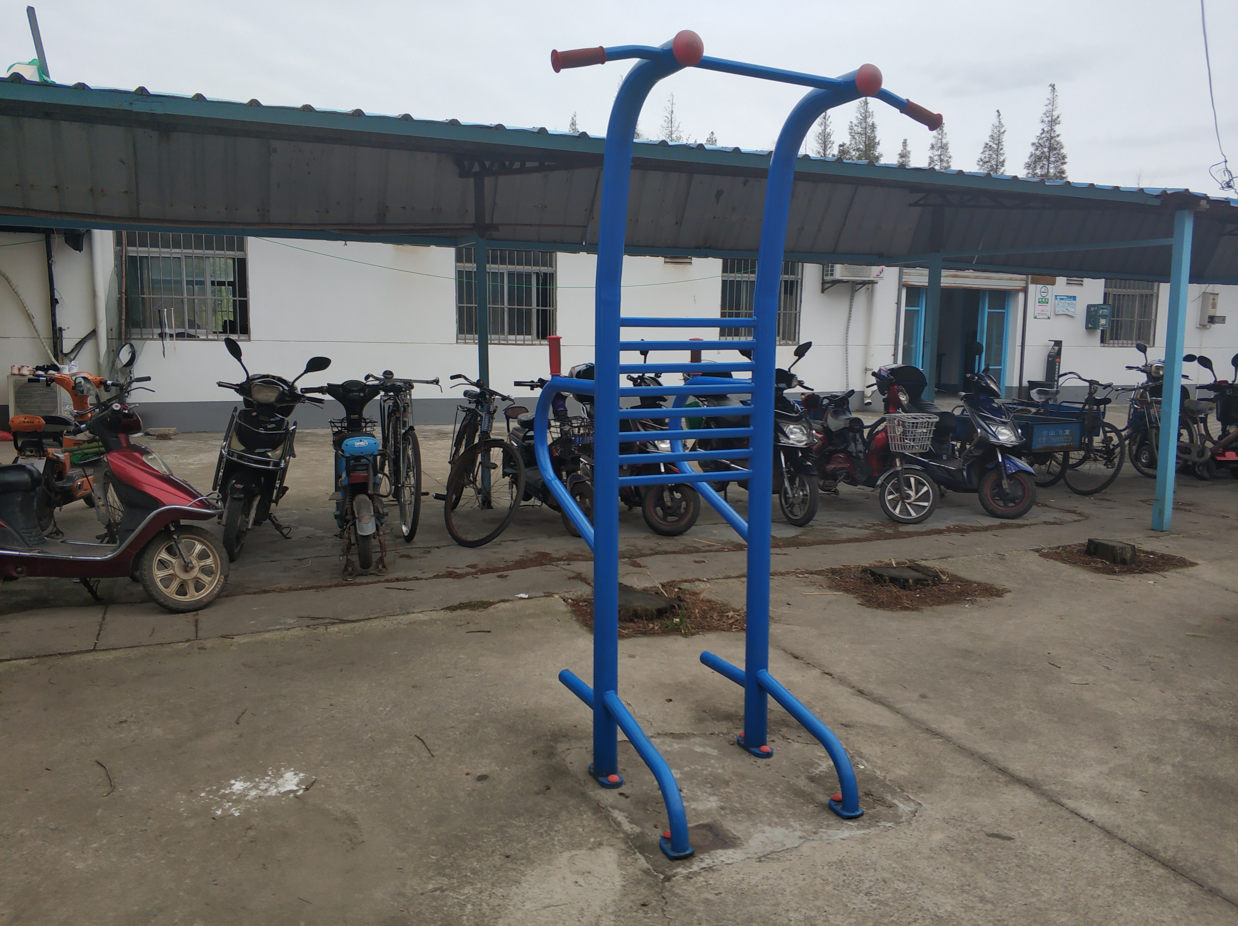 多功能訓練器 多功能訓練器