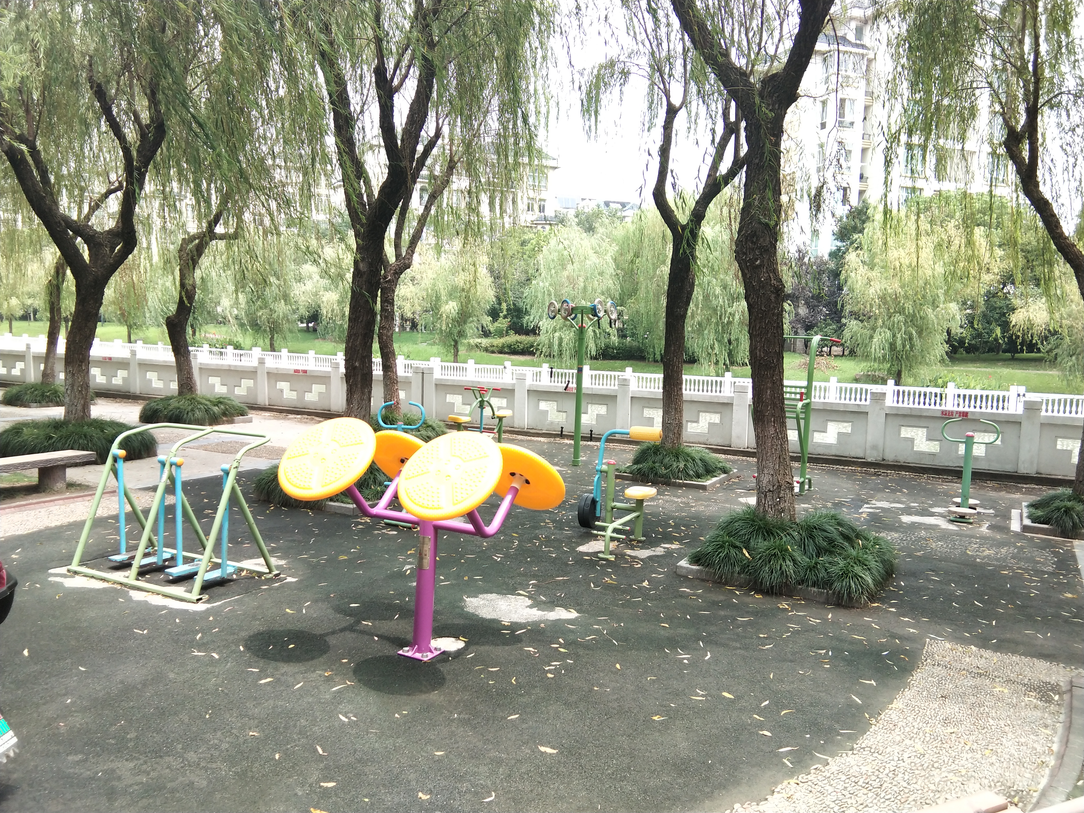 輕軌公園健身點