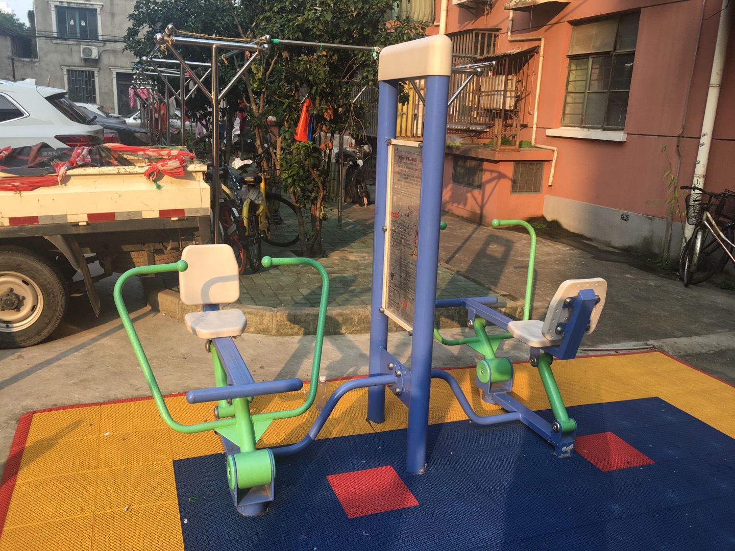 雙立柱平推平拉訓(xùn)練器 雙立柱平推平拉訓(xùn)練器