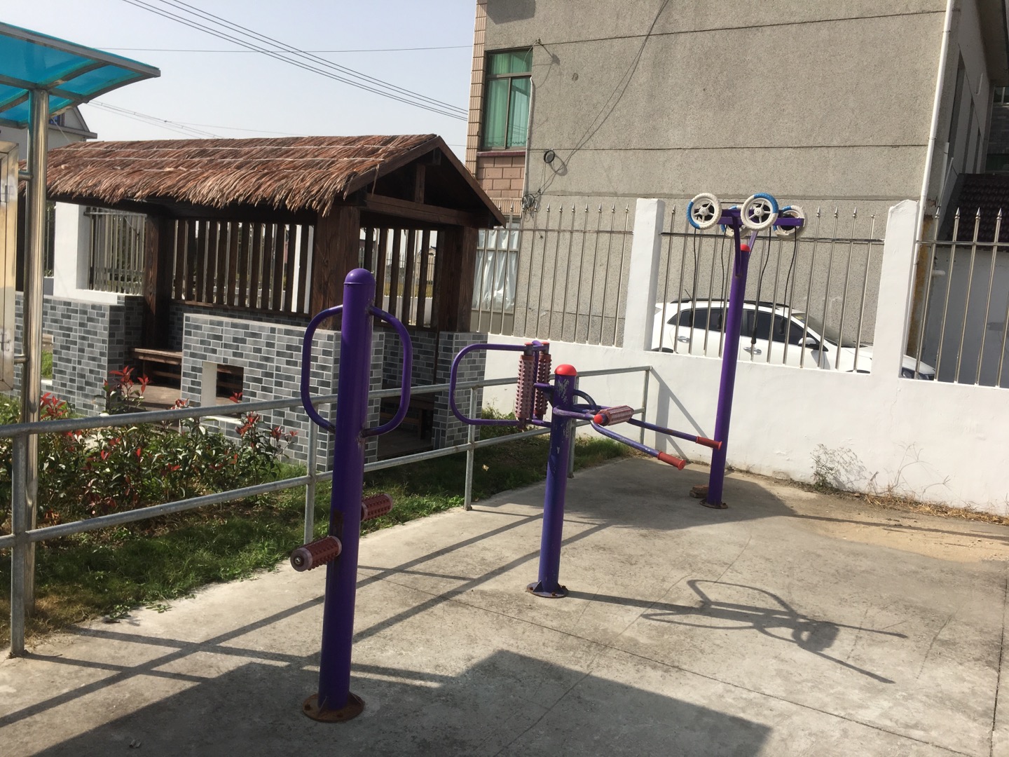 老港鎮(zhèn)欣河村民委員會鐵橋12組健身苑點