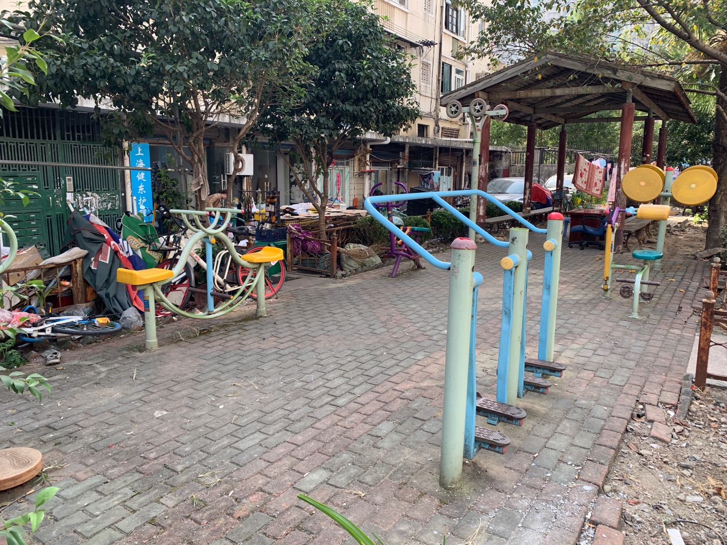 東南居委健身點1