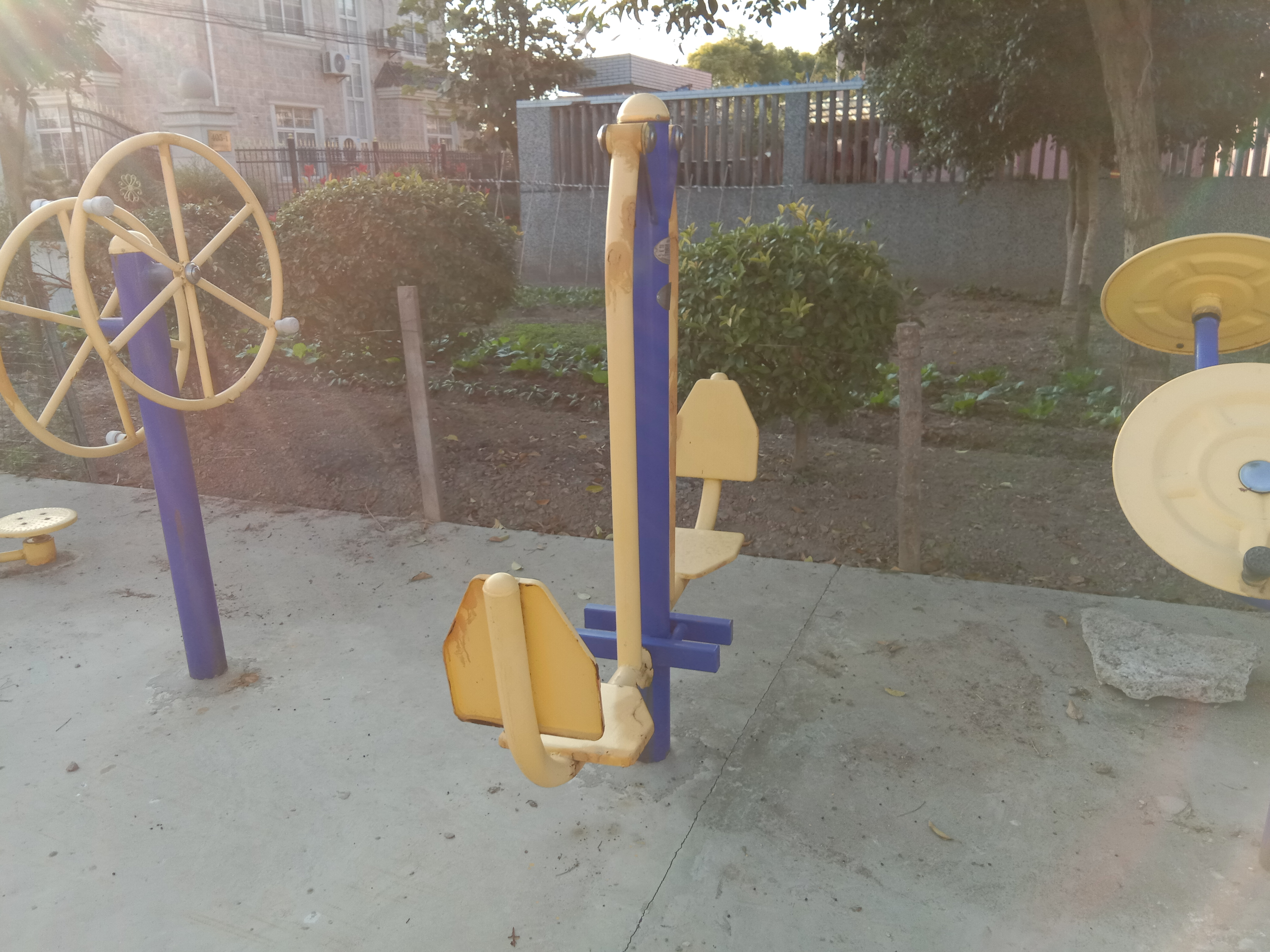 坐蹬訓(xùn)練器 坐蹬訓(xùn)練器