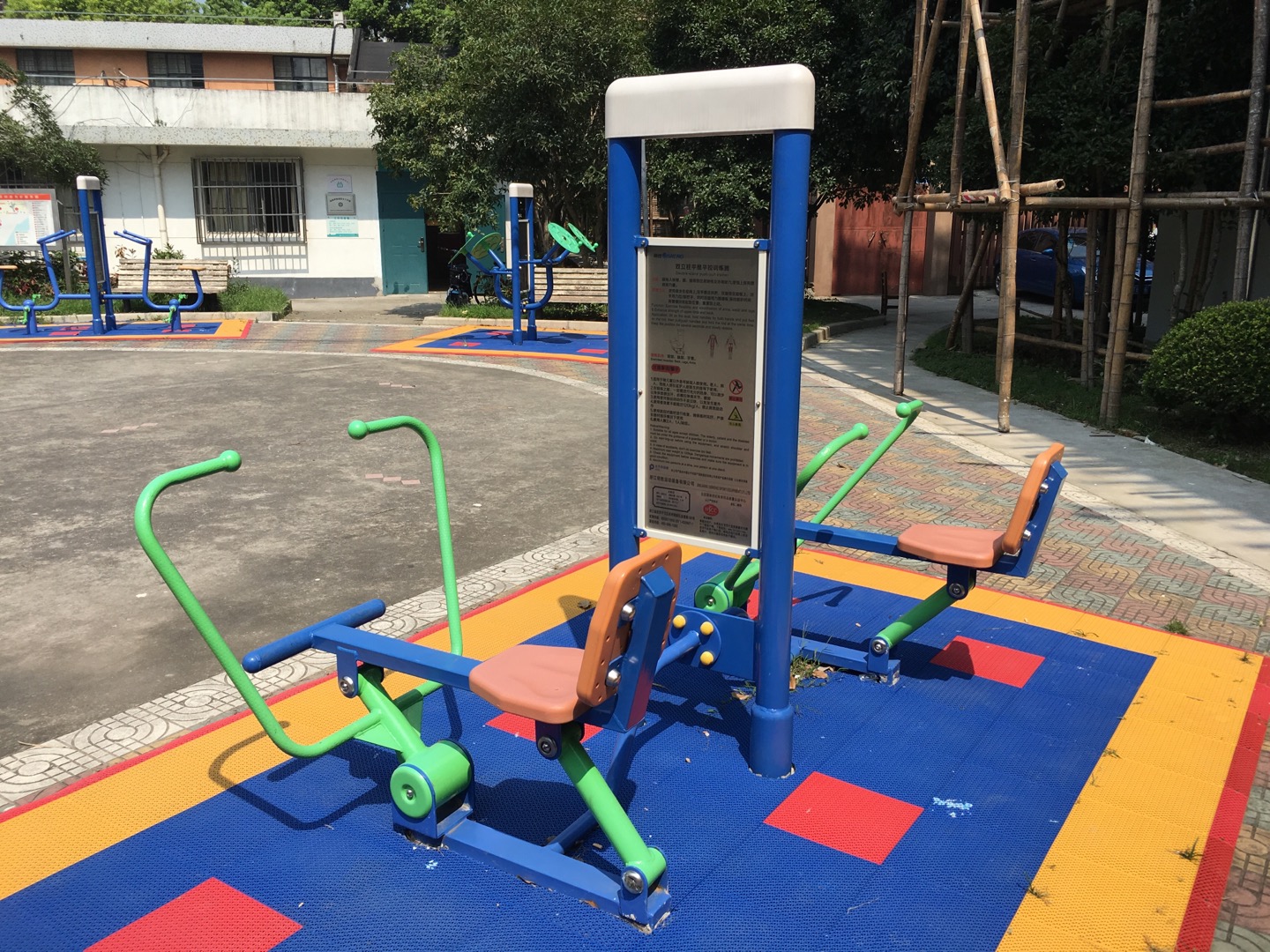 雙立柱平推平拉訓(xùn)練器 雙立柱平推平拉訓(xùn)練器