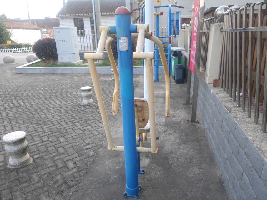 自重推胸器 自重推胸器