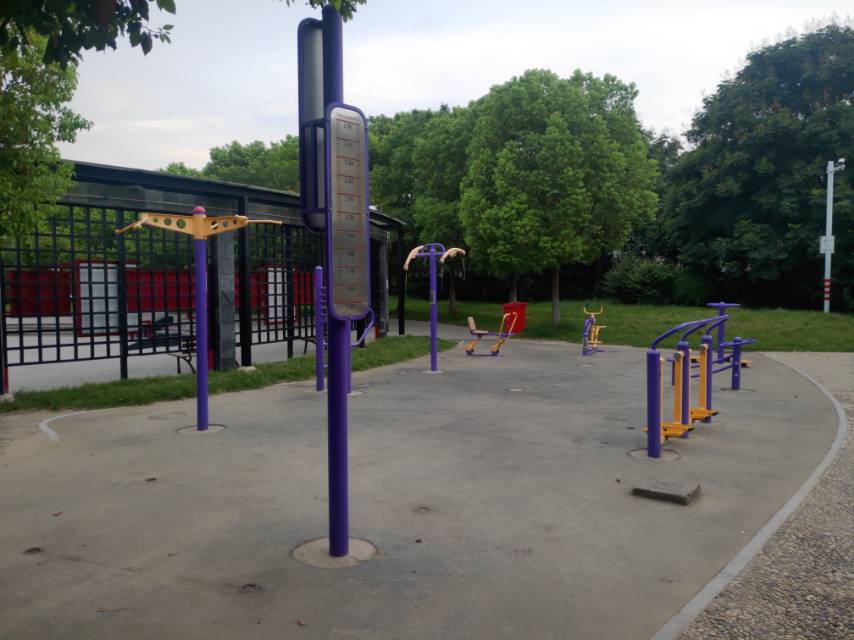 趙屯社區(qū)公共運動場健身點