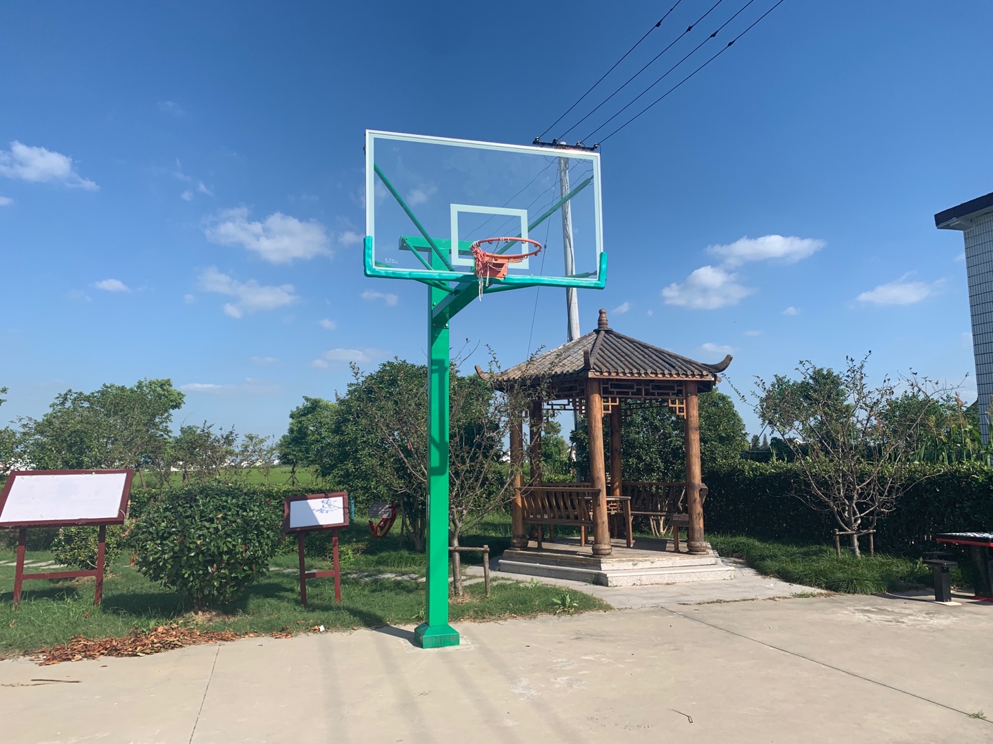 待涇村籃球場