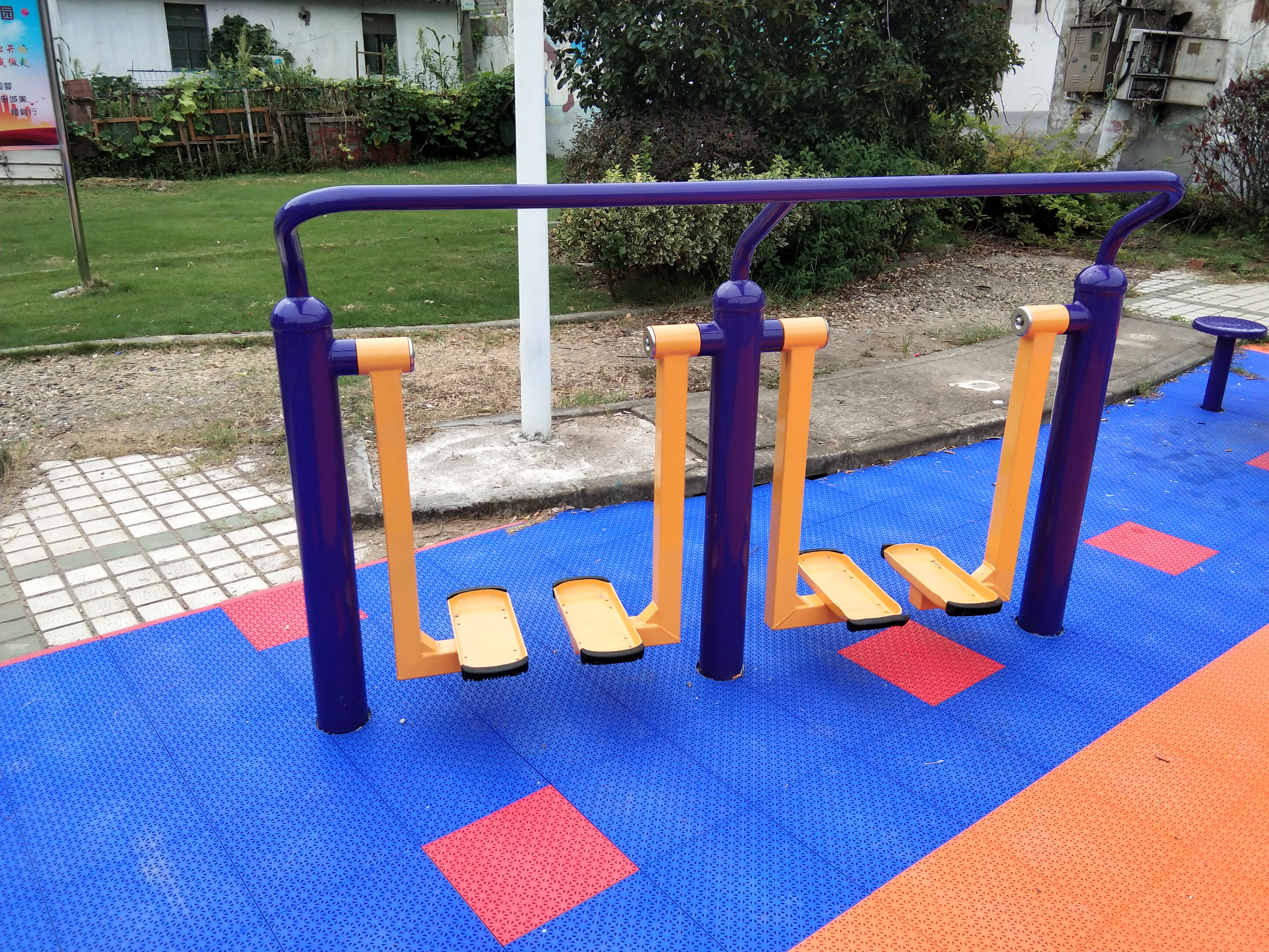 雙位太空漫步機