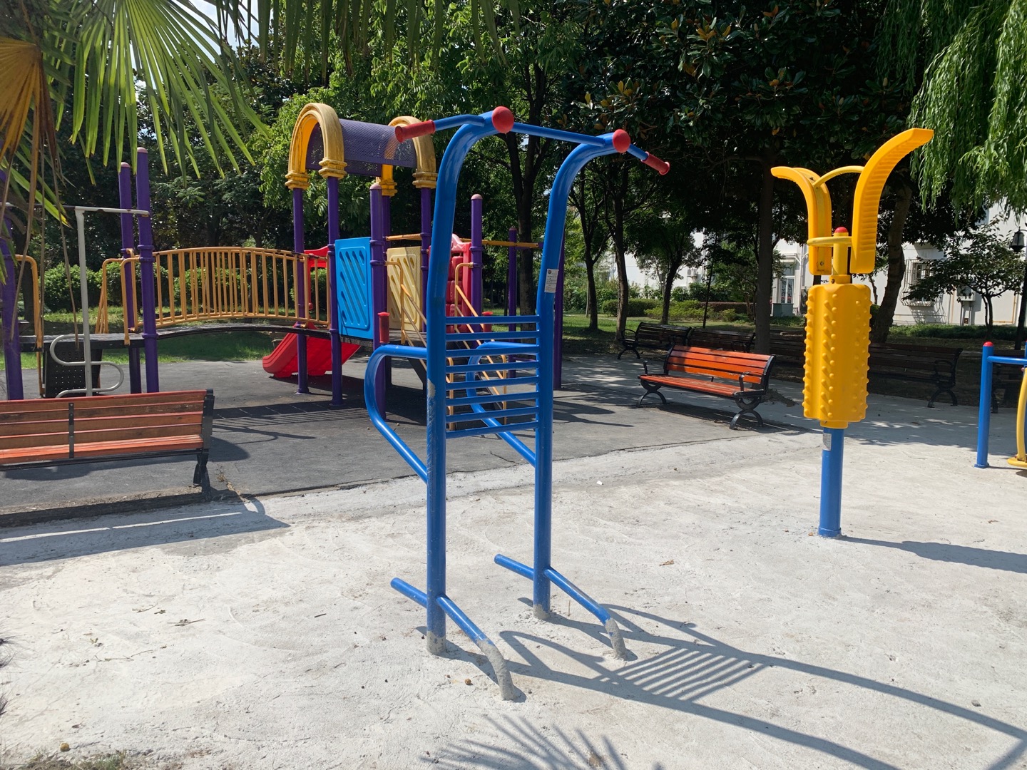 多功能訓練器 多功能訓練器