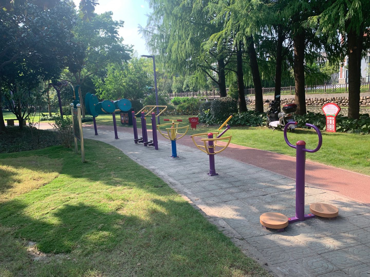 文翔路與三新北路交口健身點