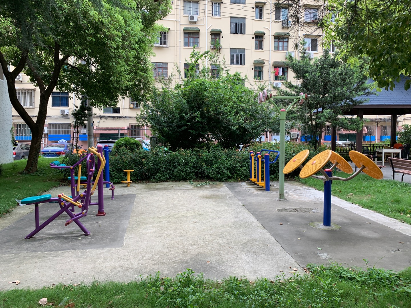 淞南九村一居委健身點(diǎn)