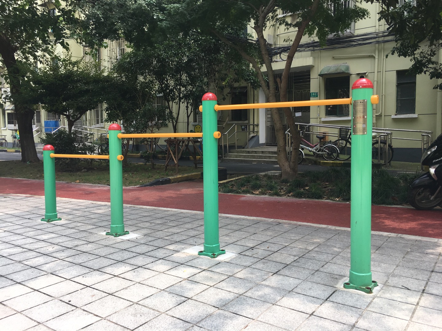 多聯(lián)壓腿架