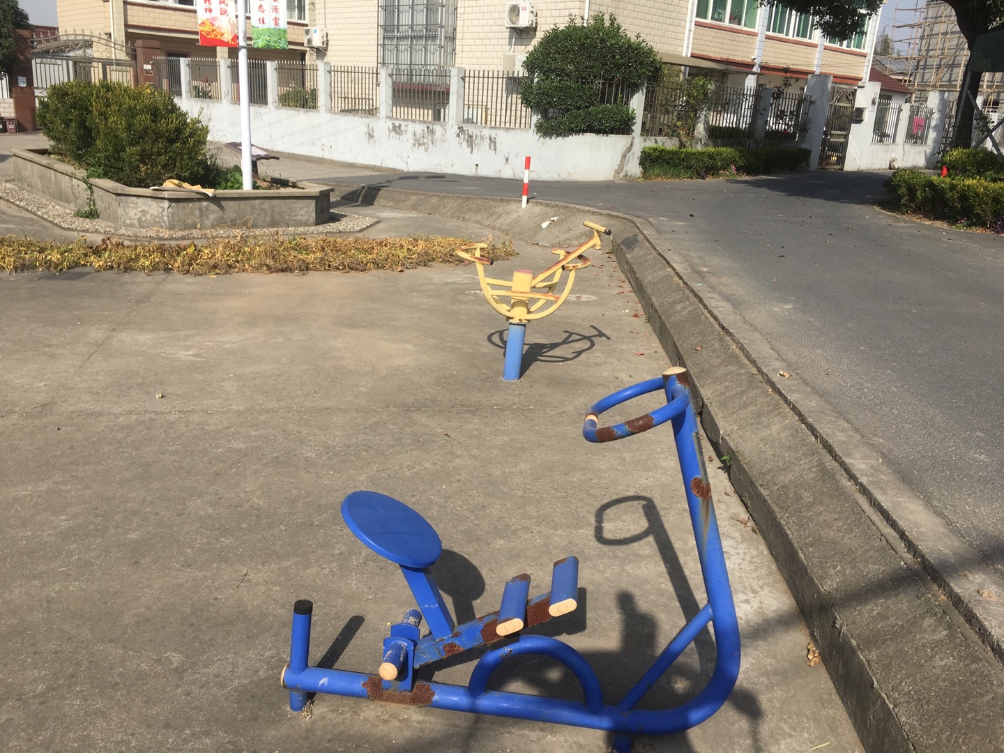 老港鎮(zhèn)成日村民委員會(huì)成日3組健身苑點(diǎn)