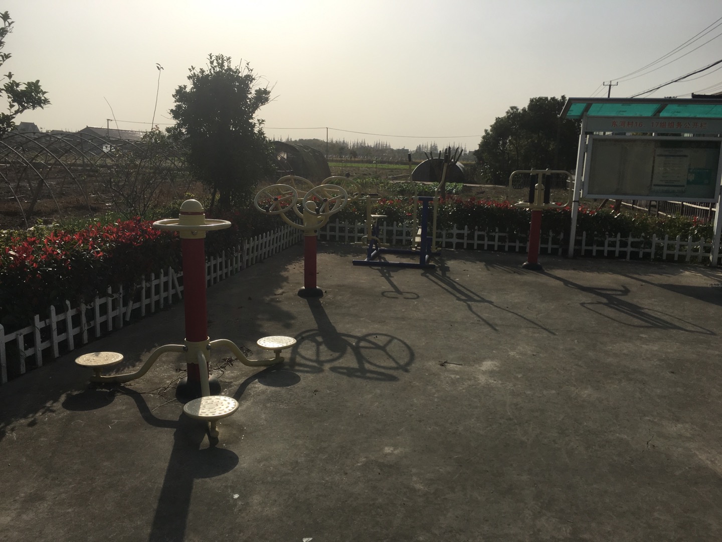 老港鎮(zhèn)東河村民委員會港東3組健身苑點(diǎn)