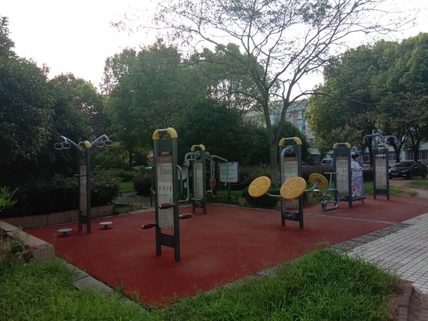 倉新小區(qū)中區(qū)市民健身點