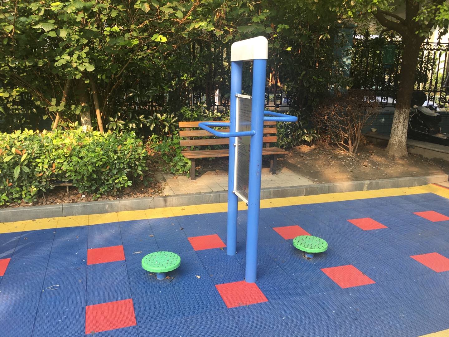 雙立柱扭腰器 雙立柱扭腰器