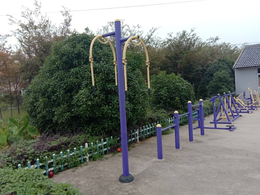 堡鎮(zhèn)四滧村18隊(duì)健身點(diǎn)