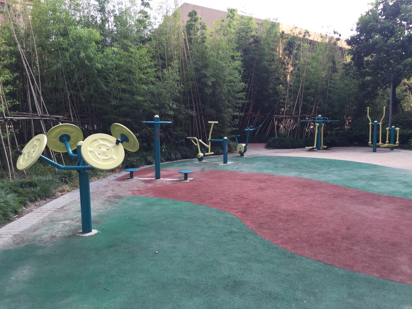 勞動(dòng)街社區(qū)健身點(diǎn)（1）