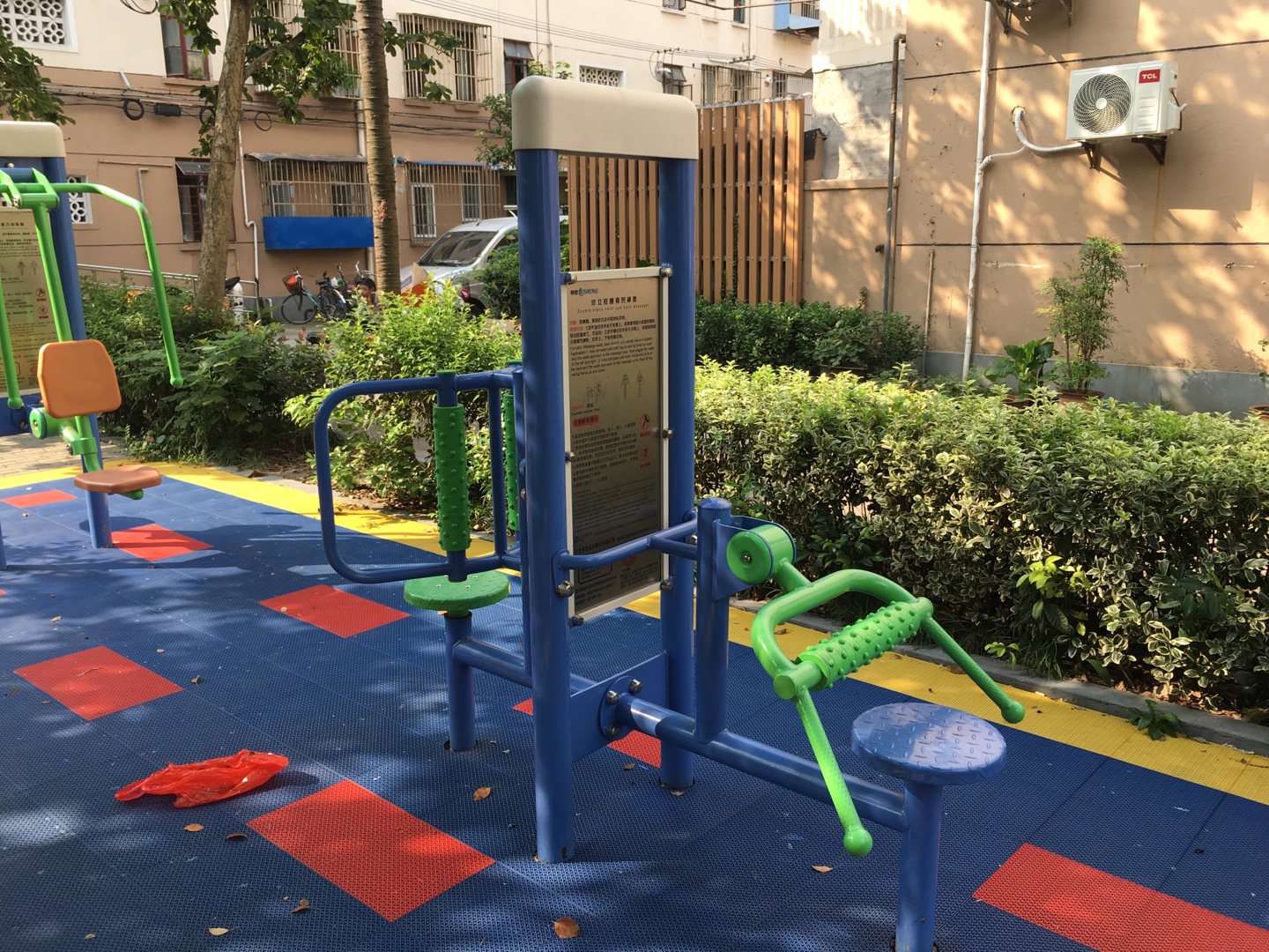 雙立柱腰背按摩器 雙立柱腰背按摩器