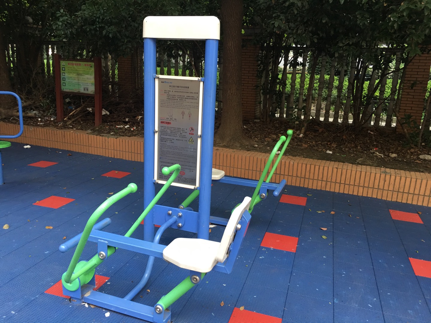 雙立柱平推平拉訓練器 雙立柱平推平拉訓練器