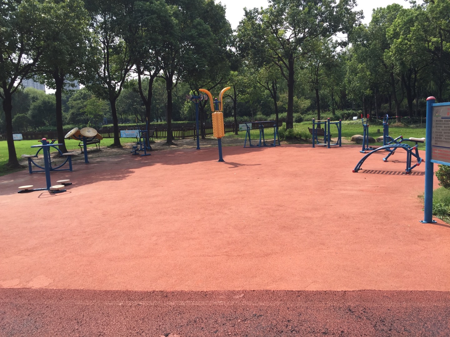 豐翔社區(qū)百畝公園健身點(diǎn)