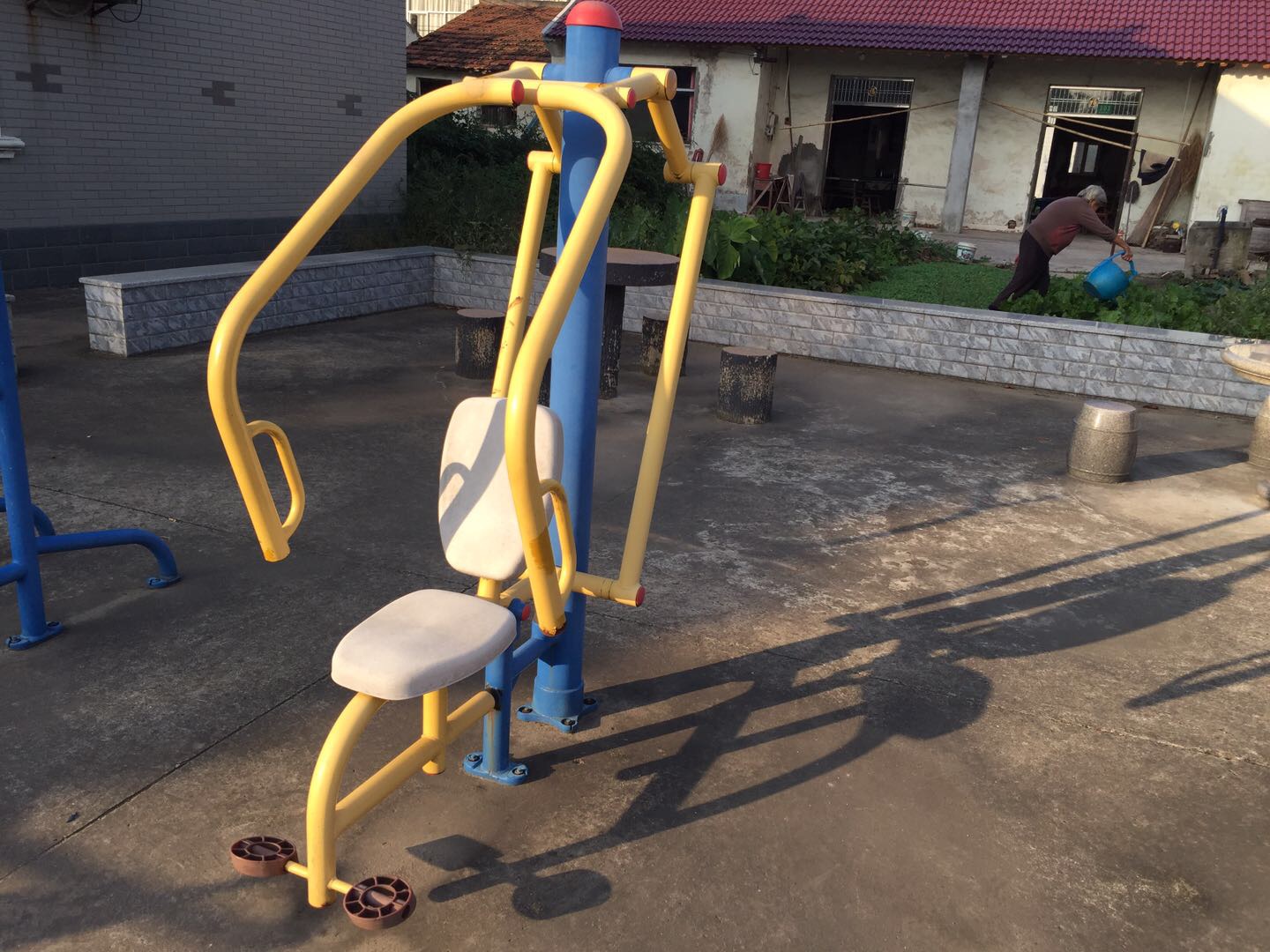 自重推胸器 自重推胸器