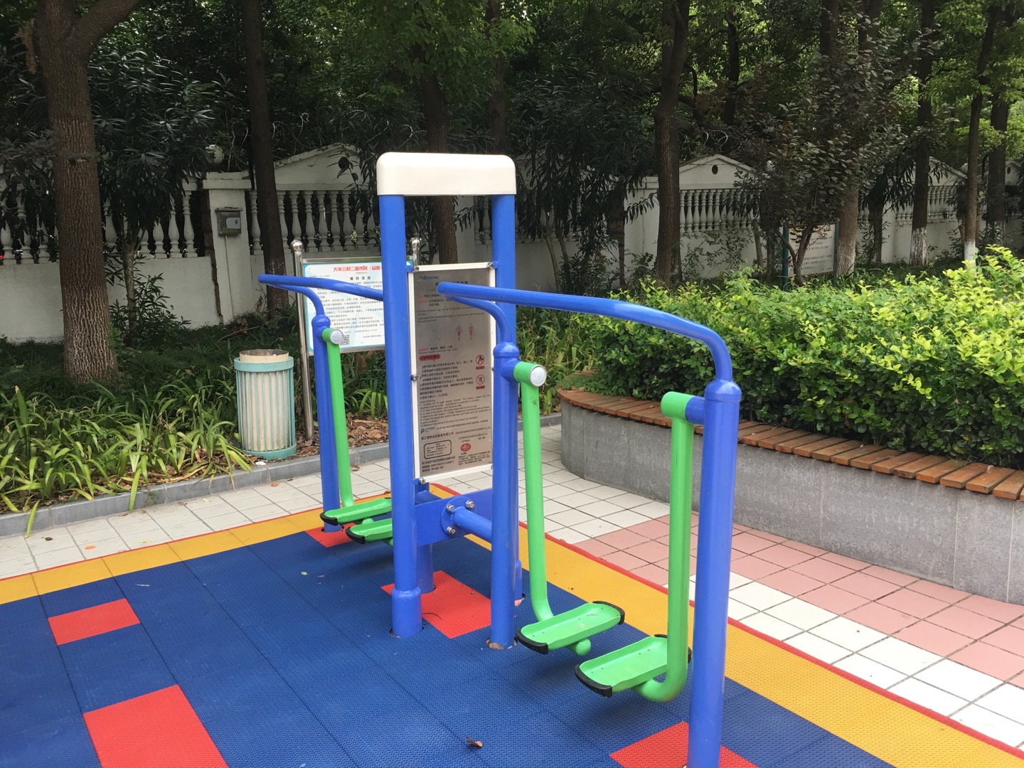 雙立柱太空漫步器