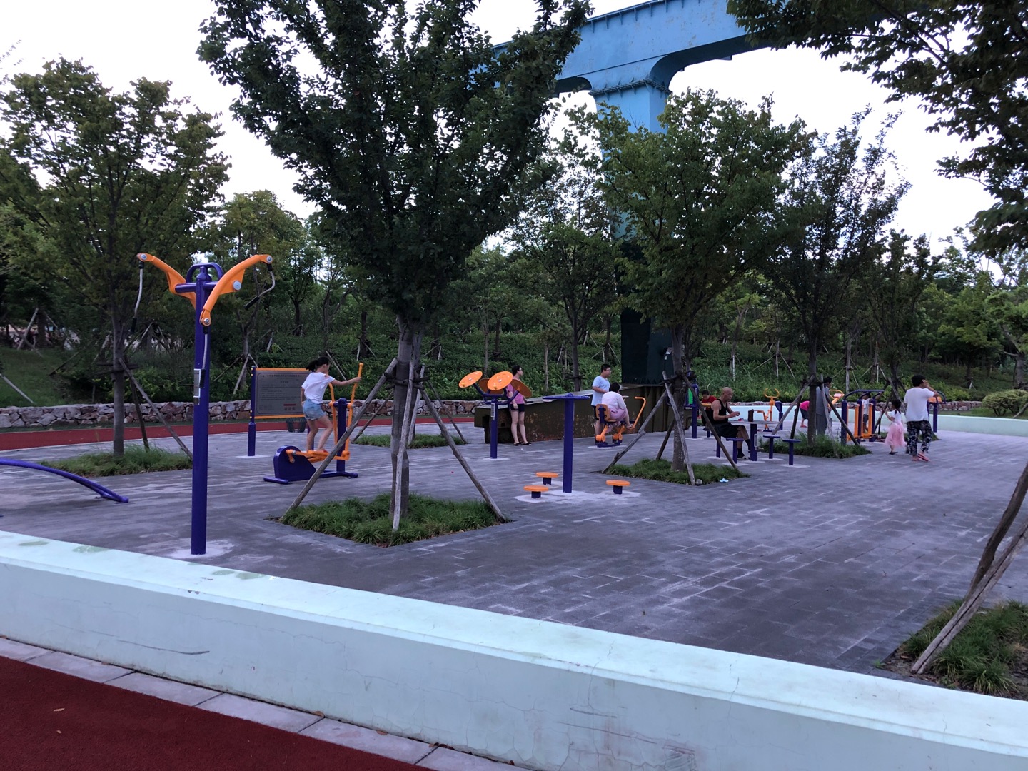 江橋鎮(zhèn)幸福村周家灘市民益智健身點(diǎn)