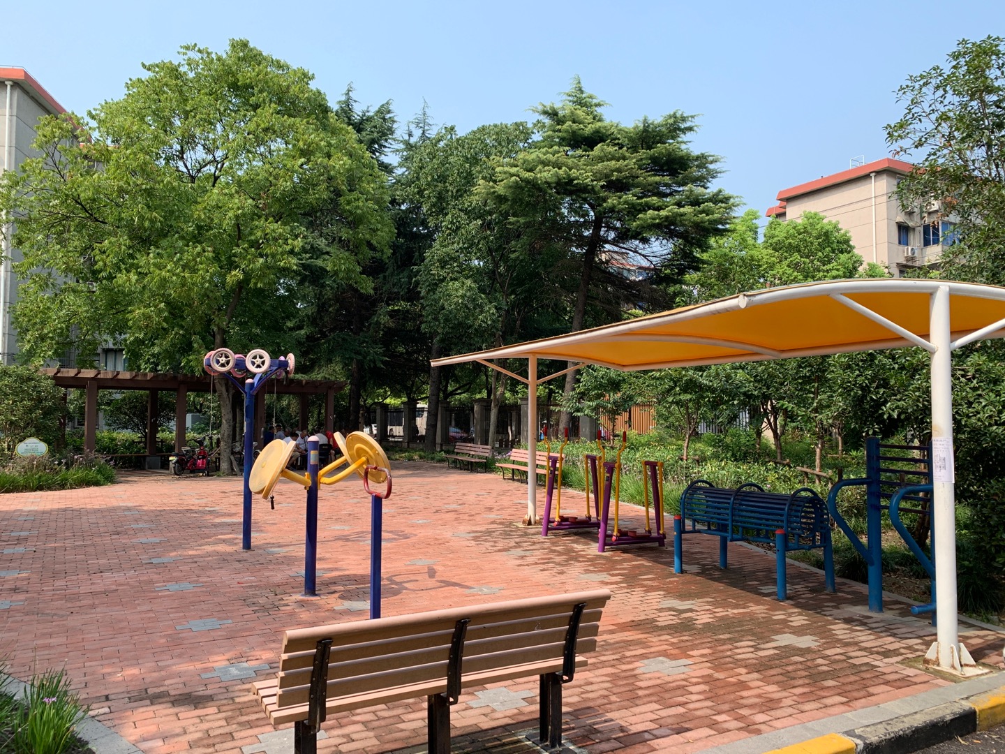 淞南一村居委二村健身點