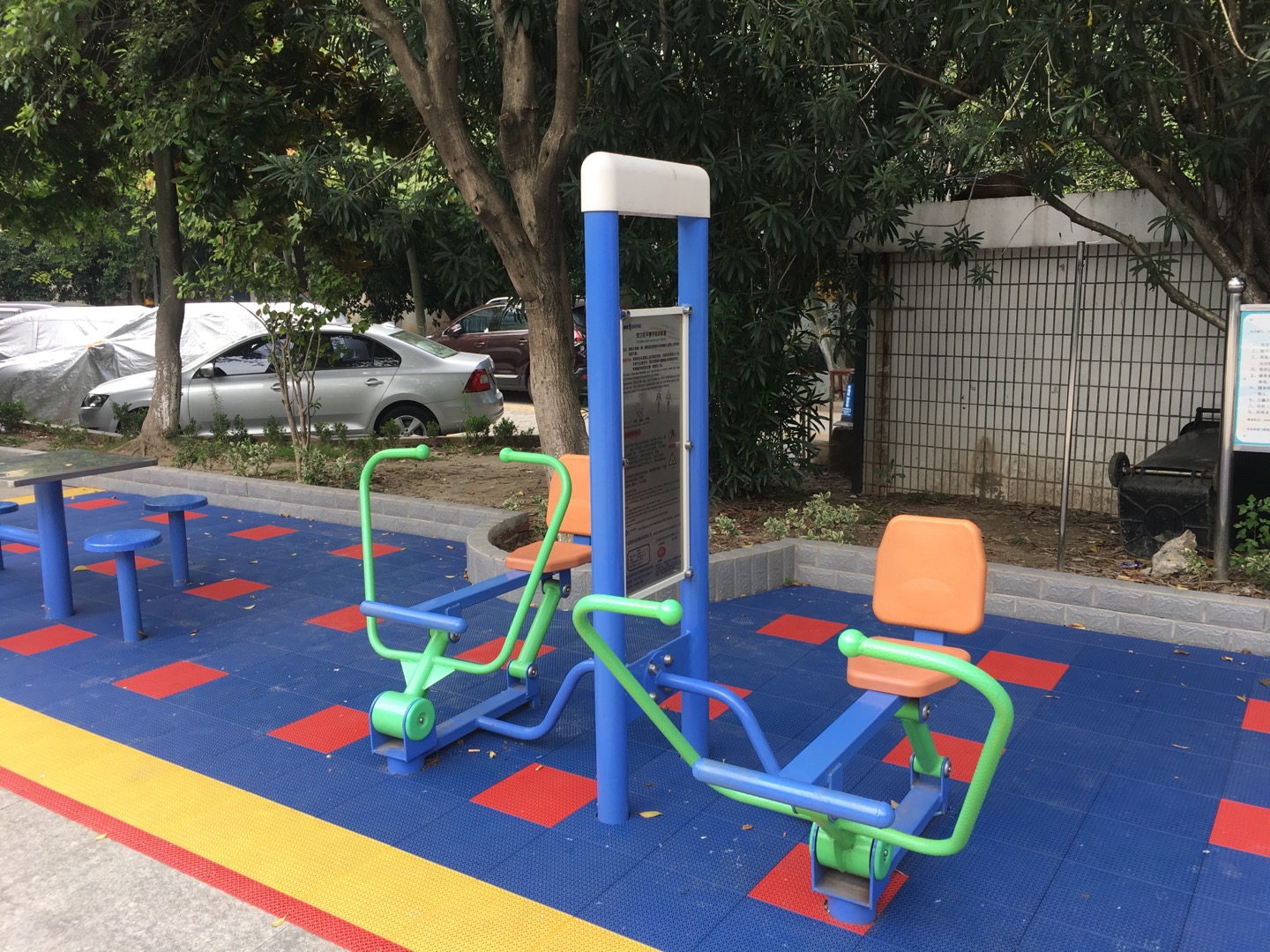 雙立柱平推平拉訓練器 雙立柱平推平拉訓練器