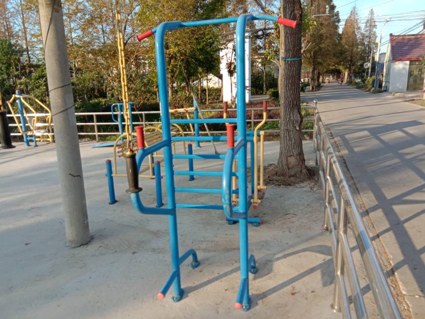 多功能訓練器 多功能訓練器