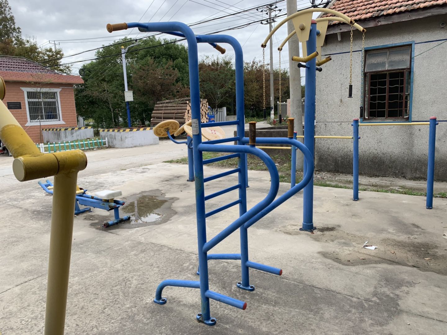 多功能訓練器 多功能訓練器