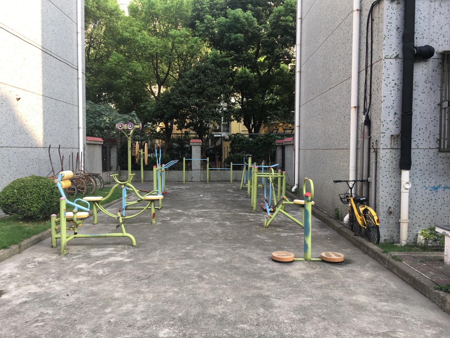 虹華苑華虹一公寓健身苑點(diǎn)