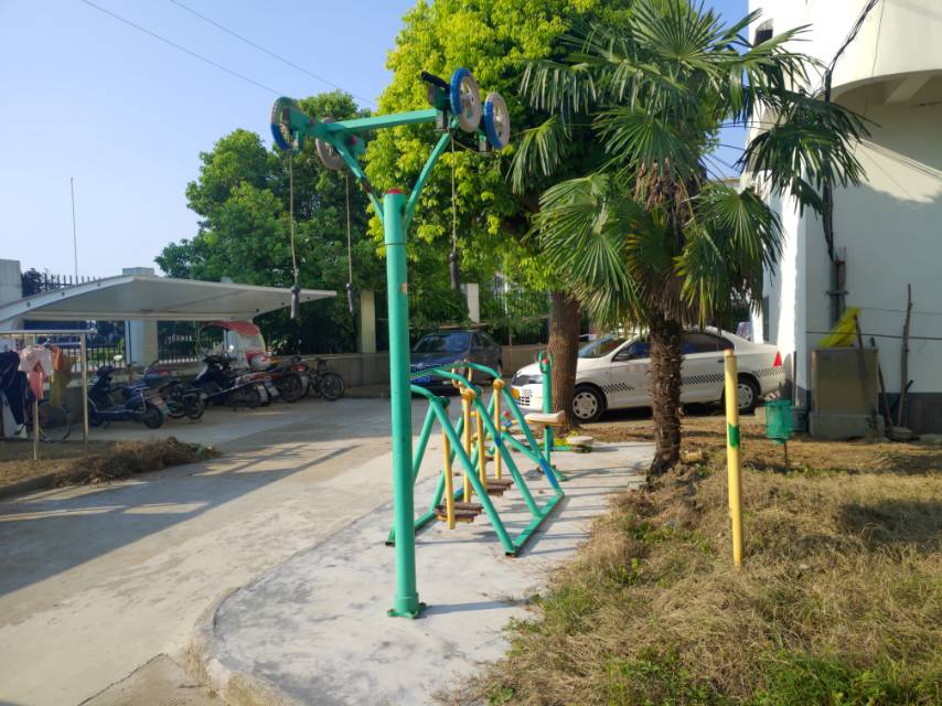 蓮盛居委會（小區(qū)內(nèi)）健身點