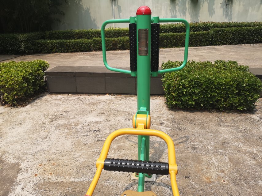 坐式腰背按摩器